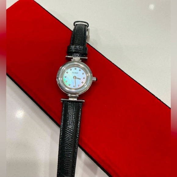 Ladies AUTHENTIC FENDI DRESS watch💖💖 - Picture 2 of 15